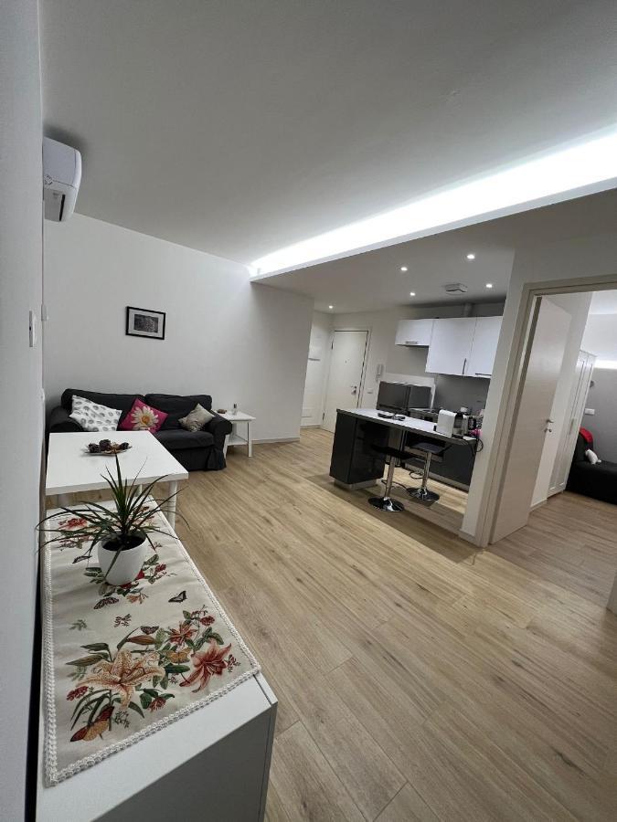 Appartamento Con Due Camere Da Letto E Free Park Verona Bagian luar foto